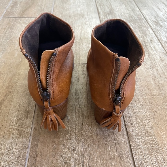 TOMS Leila Ankle Boot - Picture 6 of 8